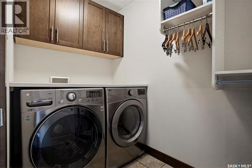 8034 Fairways West Drive, Regina, SK - Indoor Photo Showing Laundry Room