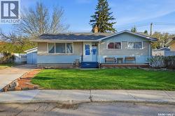 35 MCINNIS CRESCENT  Regina, SK S4R 3E7