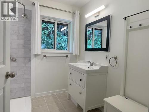 4108 Highway 101, Powell River, BC - Indoor Photo Showing Bathroom