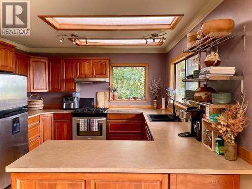 4108 Highway 101, Powell River, BC - Indoor Photo Showing Kitchen