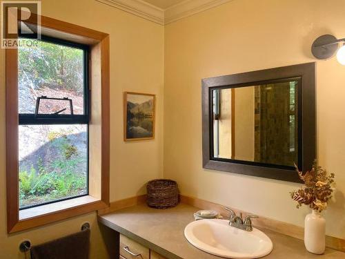 4108 Highway 101, Powell River, BC - Indoor Photo Showing Bathroom