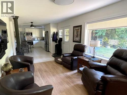 4108 Highway 101, Powell River, BC - Indoor Photo Showing Living Room