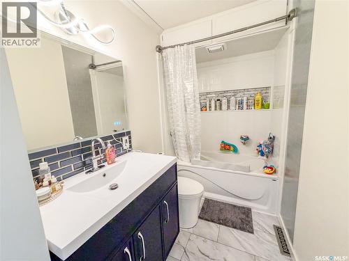 128 9Th Avenue E, Melville, SK - Indoor Photo Showing Bathroom