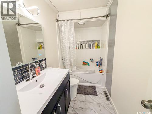 128 9Th Avenue E, Melville, SK - Indoor Photo Showing Bathroom