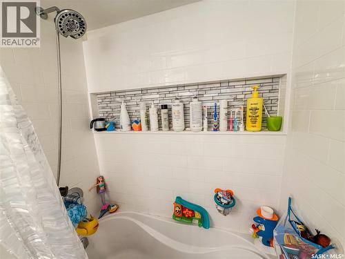 128 9Th Avenue E, Melville, SK - Indoor Photo Showing Bathroom