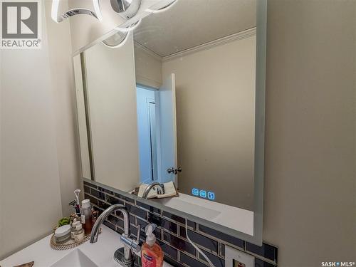 128 9Th Avenue E, Melville, SK - Indoor