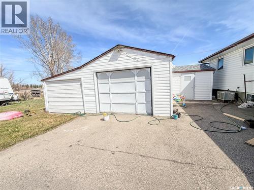 128 9Th Avenue E, Melville, SK - Outdoor With Exterior