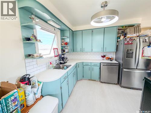128 9Th Avenue E, Melville, SK - Indoor Photo Showing Kitchen