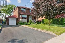 28 CORNELIUS PARKWAY Toronto, ON M6L 2K3