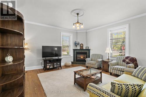 272 Pine Street, Milton, ON - Indoor Photo Showing Living Room With Fireplace