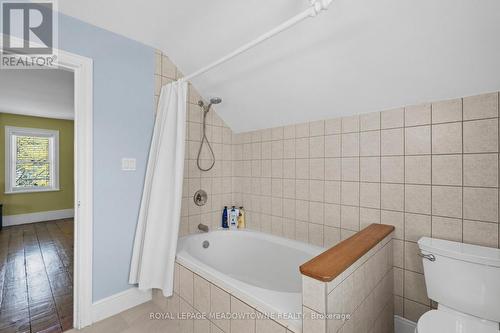 272 Pine Street, Milton, ON - Indoor Photo Showing Bathroom