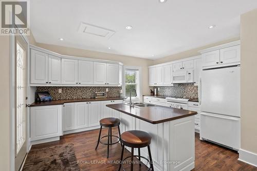 272 Pine Street, Milton, ON - Indoor Photo Showing Kitchen With Double Sink