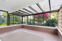 #102-935 Fairfield Rd Victoria, BC V8V 3A3