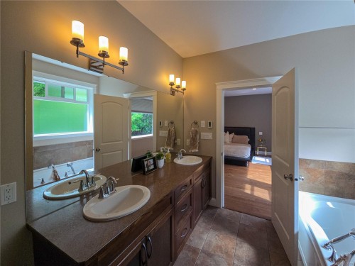 667 Nelson Rd, Campbell River, BC 