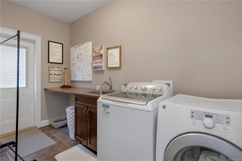 667 Nelson Rd, Campbell River, BC 