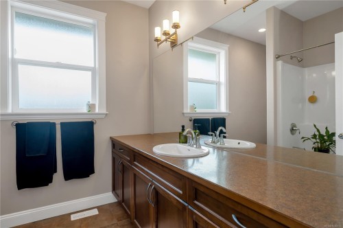 667 Nelson Rd, Campbell River, BC 