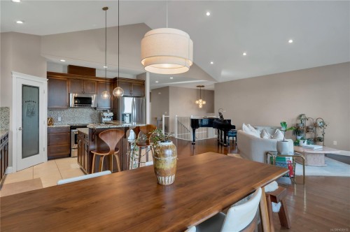 667 Nelson Rd, Campbell River, BC 