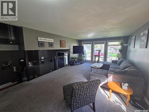 204 1St Street E, Carlyle, SK - Indoor Photo Showing Living Room