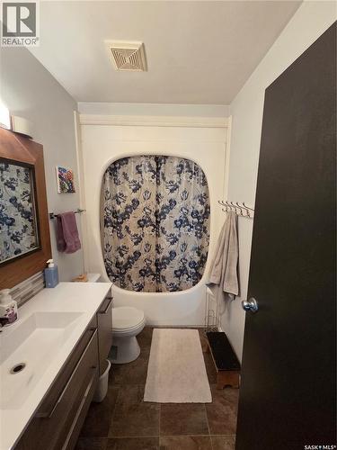 204 1St Street E, Carlyle, SK - Indoor Photo Showing Bathroom