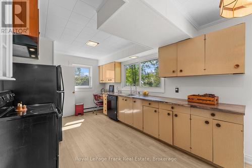 39 Fire Route 98 Route, Trent Lakes, ON - Indoor Photo Showing Kitchen