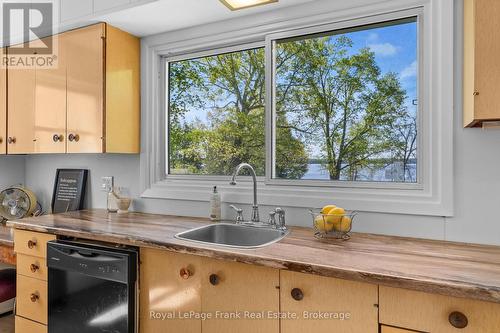 39 Fire Route 98 Route, Trent Lakes, ON - Indoor Photo Showing Kitchen