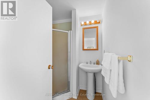39 Fire Route 98 Route, Trent Lakes, ON - Indoor Photo Showing Bathroom