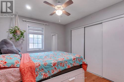 7448 Village Walk, Mississauga, ON - Indoor Photo Showing Bedroom