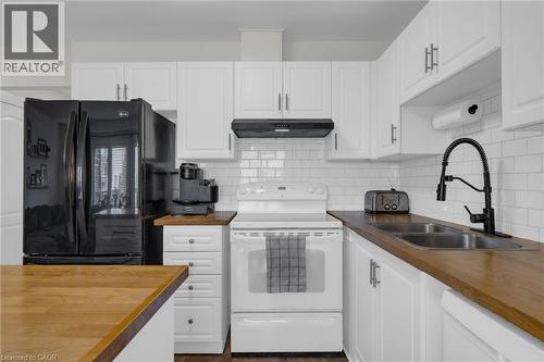 Clean Subway Tile backsplash. - 4 Parkside Crescent, Angus, ON - Indoor Photo Showing Kitchen With Double Sink