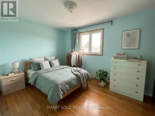 243 SHAWNEE CIRCLE , Toronto, Ontario M2H 2Y3 4