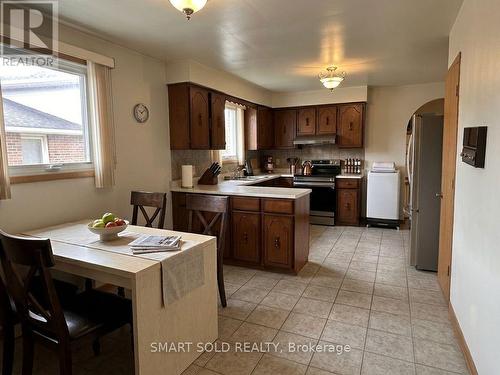 243 SHAWNEE CIRCLE , Toronto, Ontario M2H 2Y3 5