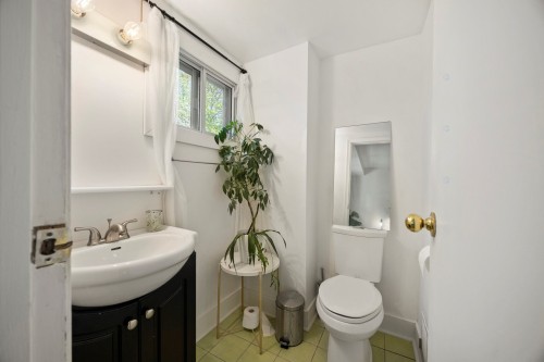Salle de bains attenante à la CCP - 136 Av. De La Pointe-Claire, Pointe-Claire, QC - Indoor Photo Showing Bathroom