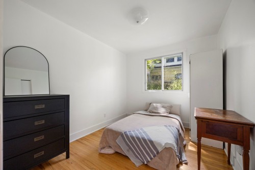 Chambre à coucher - 136 Av. De La Pointe-Claire, Pointe-Claire, QC - Indoor Photo Showing Bedroom