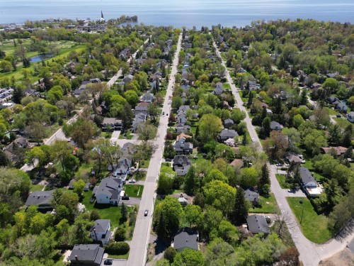 Photo aérienne - 136 Av. De La Pointe-Claire, Pointe-Claire, QC - Outdoor With Body Of Water With View