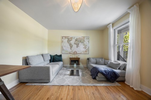 Salon - 136 Av. De La Pointe-Claire, Pointe-Claire, QC - Indoor Photo Showing Living Room