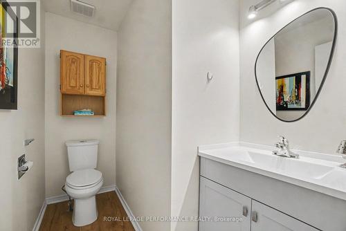 34 Huntview Private, Ottawa, ON - Indoor Photo Showing Bathroom