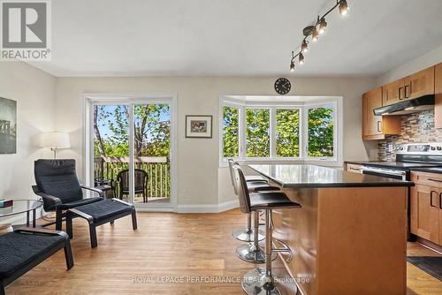 34 Huntview Private, Ottawa, ON - Indoor Photo Showing Kitchen