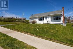 32 Arvida Avenue  Halifax, NS B3R 1K6