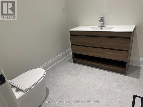 5 Cedar Crescent, Aurora, ON - Indoor Photo Showing Bathroom