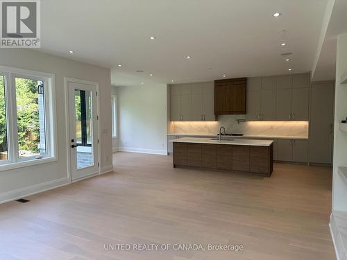 5 Cedar Crescent, Aurora, ON - Indoor Photo Showing Kitchen