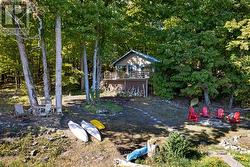 Easy access from cottage to shoreline - 