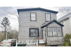 80 Swan Street Sydney, NS B1N 2L8