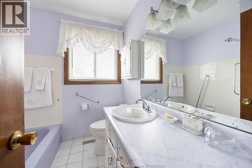 5649 Baldwin, Windsor, ON - Indoor Photo Showing Bathroom
