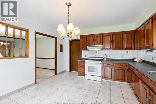 5649 Baldwin, Windsor, ON - Indoor Photo Showing Kitchen