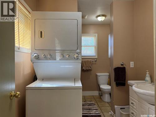 210 2Nd Street W, Wynyard, SK - Indoor Photo Showing Laundry Room