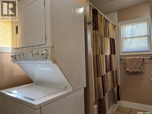 210 2Nd Street W, Wynyard, SK - Indoor Photo Showing Laundry Room