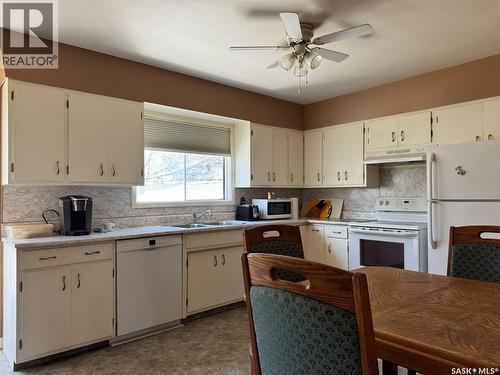 210 2Nd Street W, Wynyard, SK - Indoor Photo Showing Kitchen With Double Sink