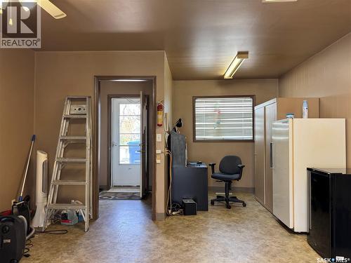 210 2Nd Street W, Wynyard, SK - Indoor