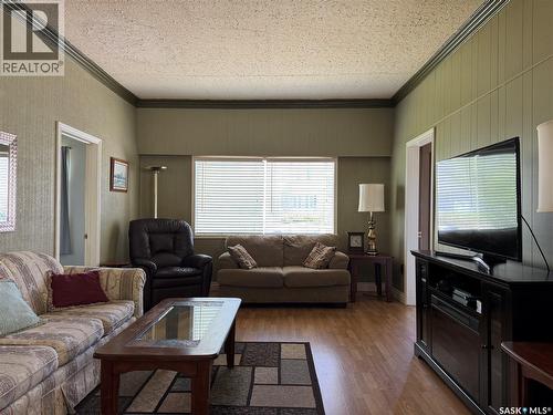 210 2Nd Street W, Wynyard, SK - Indoor Photo Showing Living Room