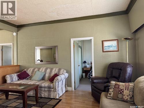 210 2Nd Street W, Wynyard, SK - Indoor Photo Showing Living Room