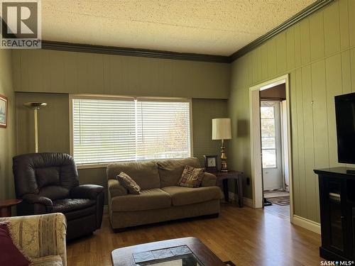 210 2Nd Street W, Wynyard, SK - Indoor Photo Showing Living Room